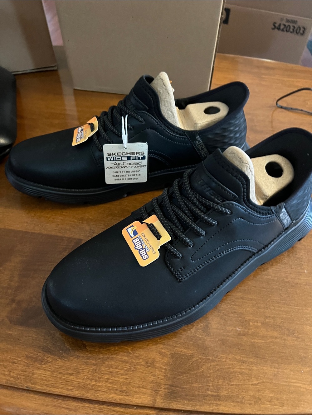 Skechers Black Men's Wide Fit Lace-Up step ins